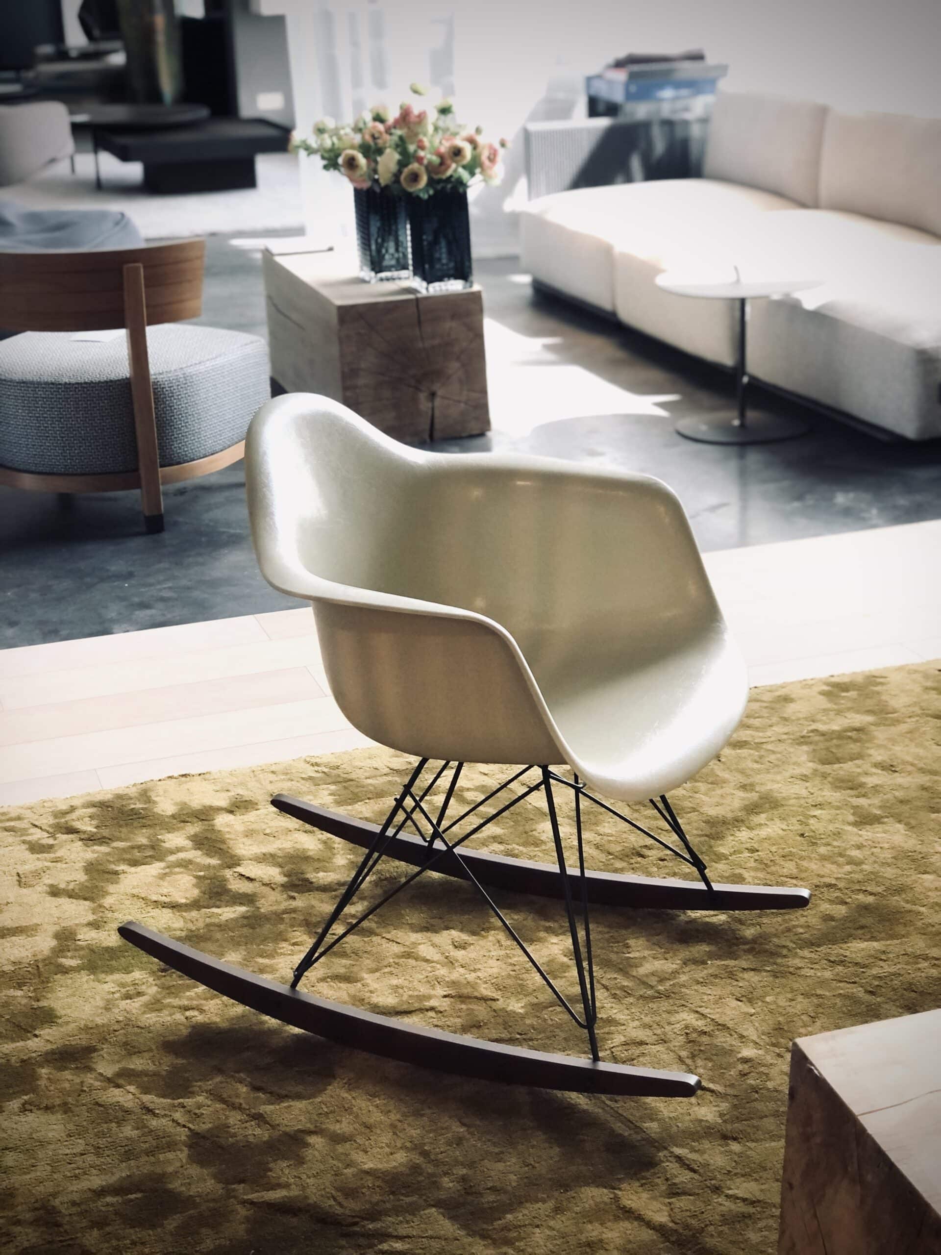 Eames Fiberglass Chair | Vitra - Fleury De Bock